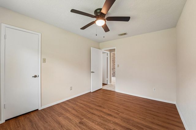 2015 Creek Valley Lane, Sugar Land, TX 77478