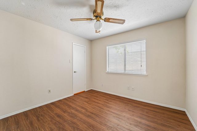 2015 Creek Valley Lane, Sugar Land, TX 77478