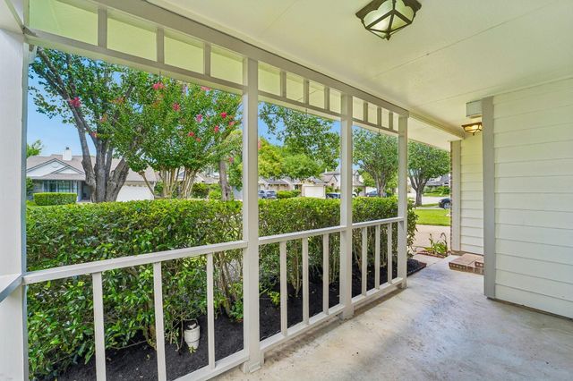 2015 Creek Valley Lane, Sugar Land, TX 77478