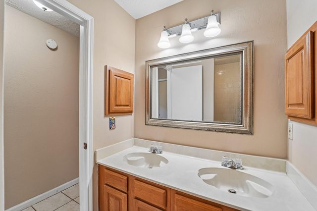 2015 Creek Valley Lane, Sugar Land, TX 77478