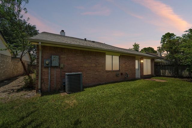2015 Creek Valley Lane, Sugar Land, TX 77478