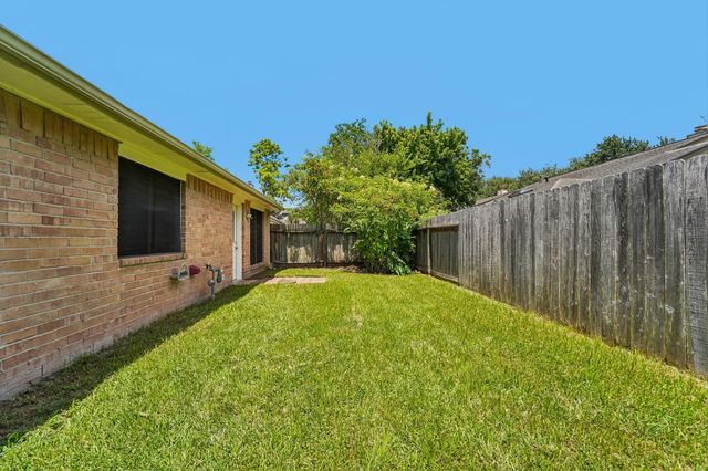 2015 Creek Valley Lane, Sugar Land, TX 77478
