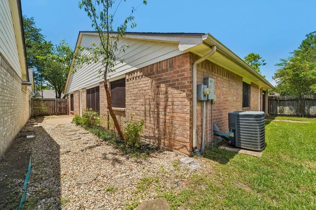 2015 Creek Valley Lane, Sugar Land, TX 77478