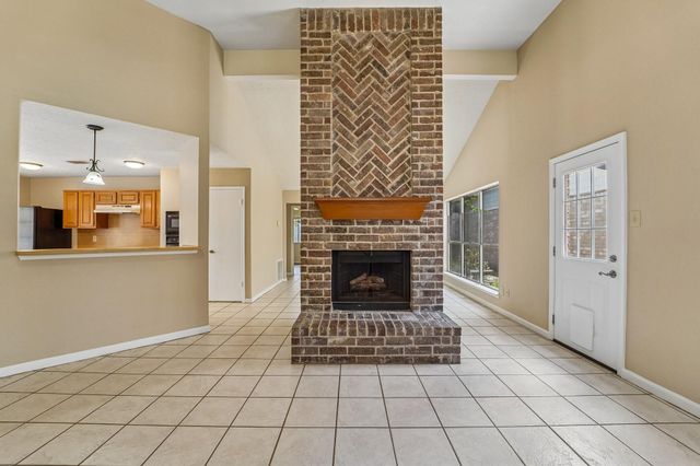 2015 Creek Valley Lane, Sugar Land, TX 77478