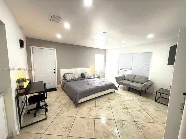 2182 SE Broward Ter, Port St. Lucie, FL 34952