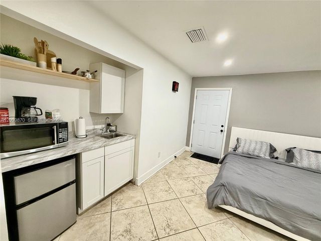 2182 SE Broward Ter, Port St. Lucie, FL 34952