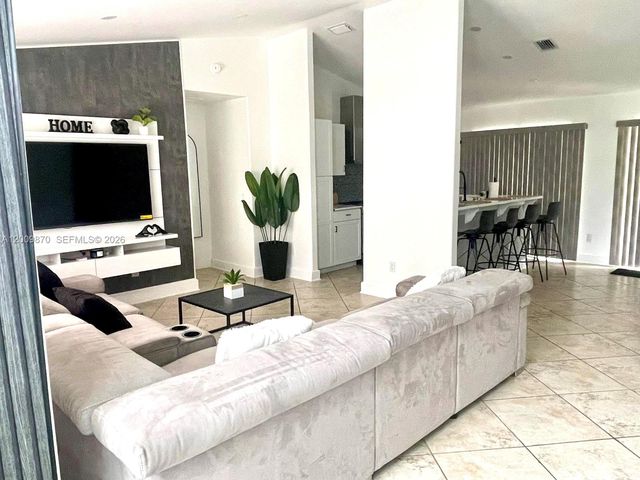 2182 SE Broward Ter, Port St. Lucie, FL 34952