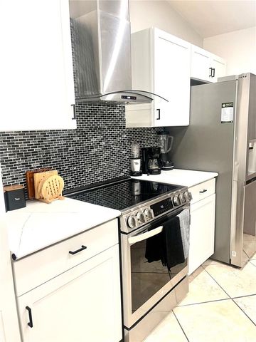 2182 SE Broward Ter, Port St. Lucie, FL 34952