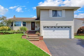 37 LAKESHORE Boulevard, Massapequa, NY 11758
