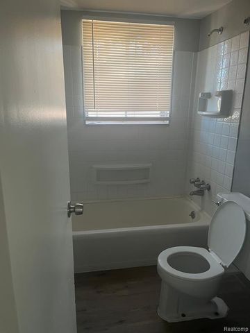 11040 Portlance Street, Detroit, MI 48205