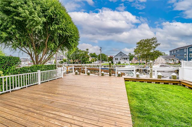 15 West Boulevard, East Rockaway, NY 11518