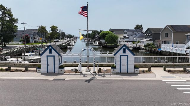 15 West Boulevard, East Rockaway, NY 11518