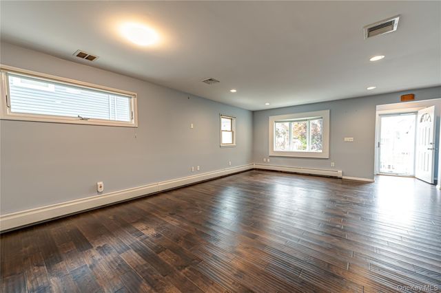15 West Boulevard, East Rockaway, NY 11518