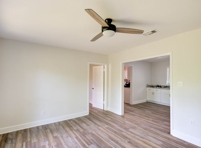 8218 S Lakeshore Drive, Shreveport, LA 71119