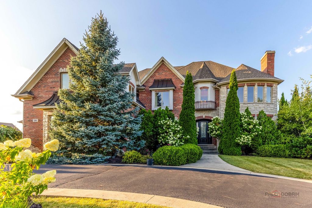 26 E Peter Lane, Hawthorn Woods, IL 60047