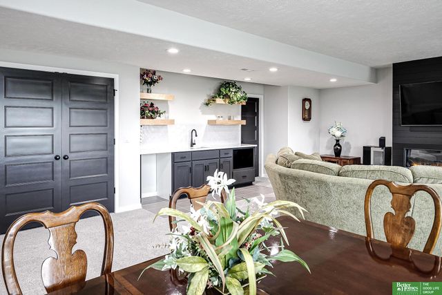 10211 S 191st Street, Omaha, NE 68136