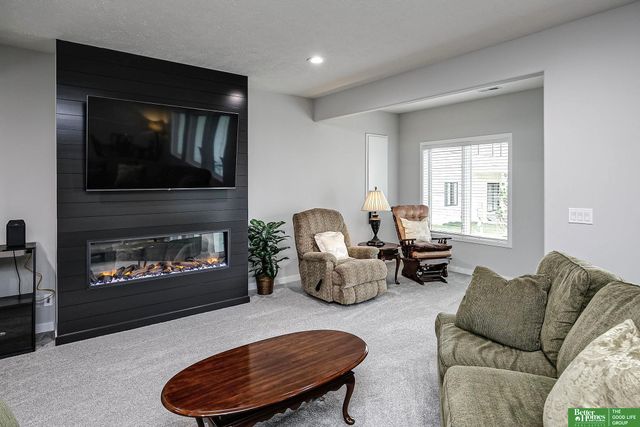 10211 S 191st Street, Omaha, NE 68136