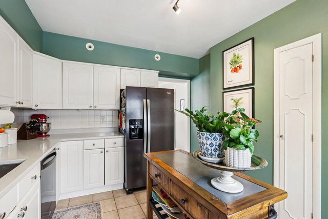 6839 Wellauer DRIVE, Wauwatosa, WI 53213