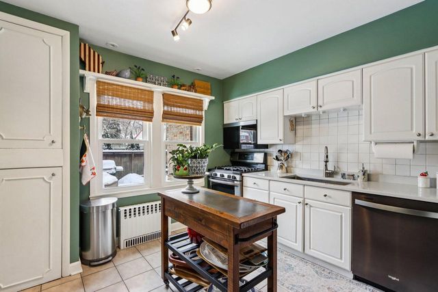 6839 Wellauer DRIVE, Wauwatosa, WI 53213