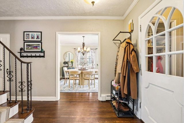 6839 Wellauer DRIVE, Wauwatosa, WI 53213