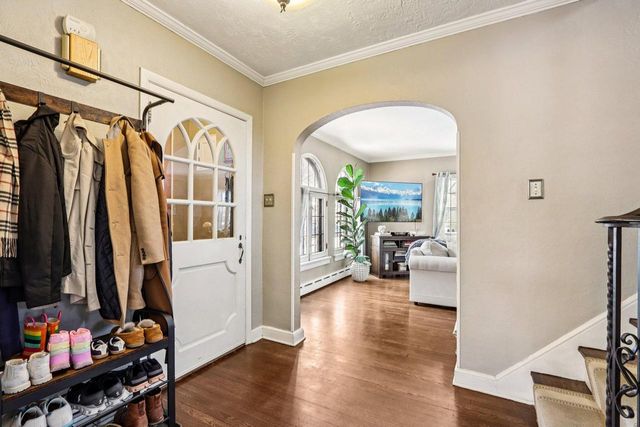 6839 Wellauer DRIVE, Wauwatosa, WI 53213