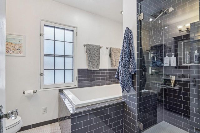 6839 Wellauer DRIVE, Wauwatosa, WI 53213