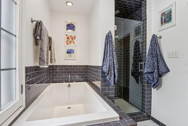 6839 Wellauer DRIVE, Wauwatosa, WI 53213