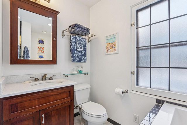 6839 Wellauer DRIVE, Wauwatosa, WI 53213