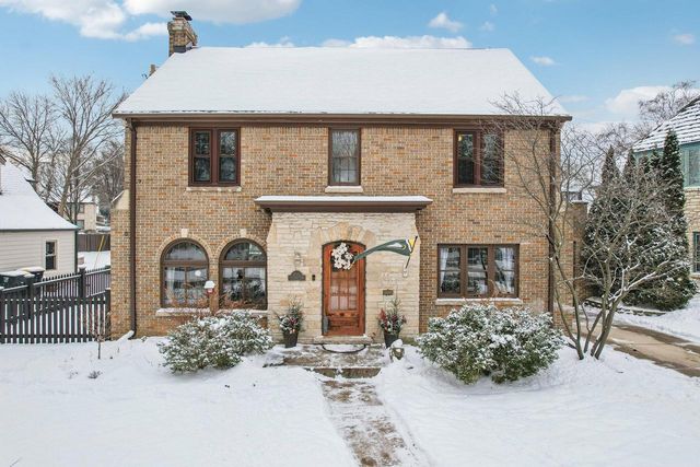 6839 Wellauer DRIVE, Wauwatosa, WI 53213
