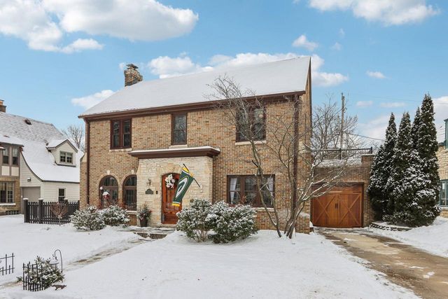 6839 Wellauer DRIVE, Wauwatosa, WI 53213