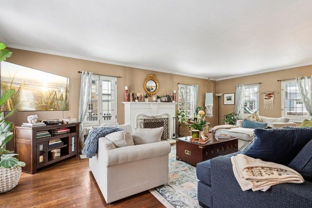 6839 Wellauer DRIVE, Wauwatosa, WI 53213