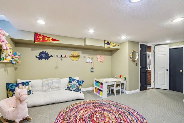 6839 Wellauer DRIVE, Wauwatosa, WI 53213