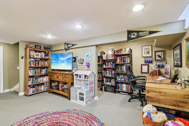 6839 Wellauer DRIVE, Wauwatosa, WI 53213