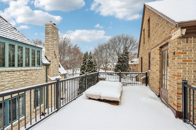 6839 Wellauer DRIVE, Wauwatosa, WI 53213