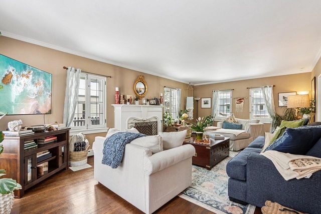 6839 Wellauer DRIVE, Wauwatosa, WI 53213