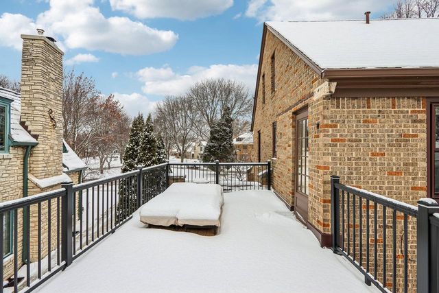 6839 Wellauer DRIVE, Wauwatosa, WI 53213