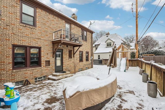 6839 Wellauer DRIVE, Wauwatosa, WI 53213