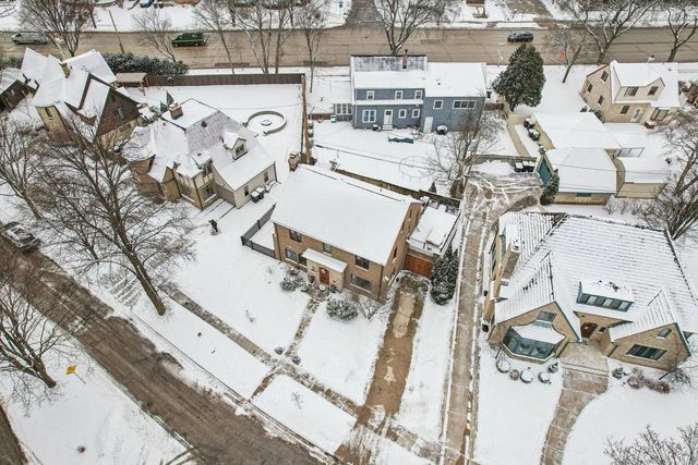 6839 Wellauer DRIVE, Wauwatosa, WI 53213