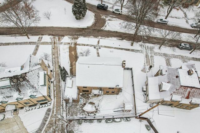 6839 Wellauer DRIVE, Wauwatosa, WI 53213