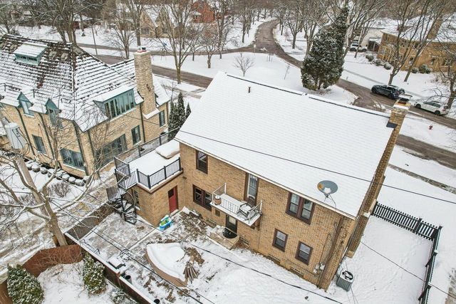 6839 Wellauer DRIVE, Wauwatosa, WI 53213