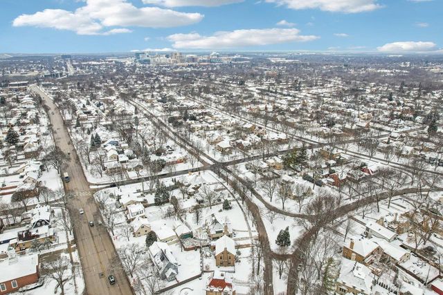 6839 Wellauer DRIVE, Wauwatosa, WI 53213