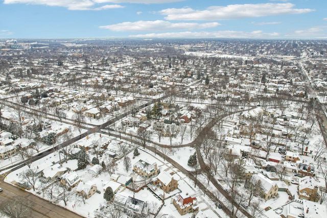 6839 Wellauer DRIVE, Wauwatosa, WI 53213