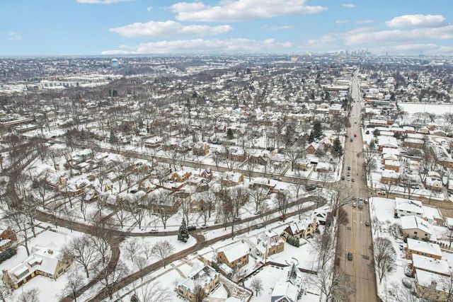 6839 Wellauer DRIVE, Wauwatosa, WI 53213