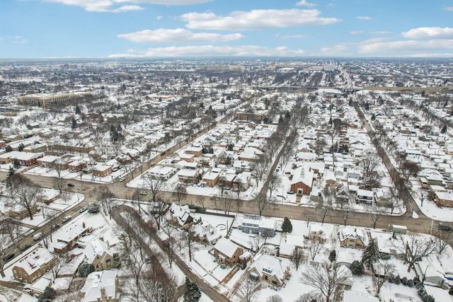 6839 Wellauer DRIVE, Wauwatosa, WI 53213