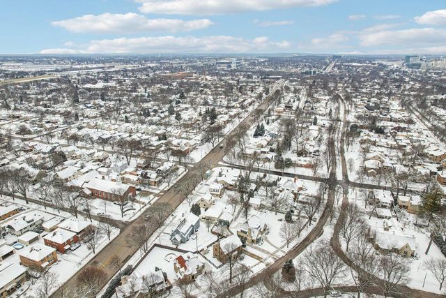 6839 Wellauer DRIVE, Wauwatosa, WI 53213