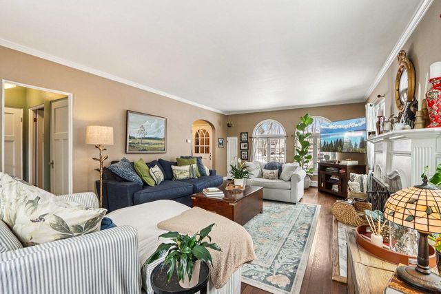 6839 Wellauer DRIVE, Wauwatosa, WI 53213