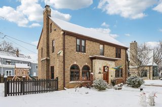 6839 Wellauer DRIVE, Wauwatosa, WI 53213