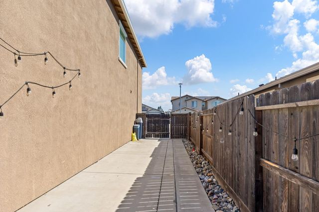 9518 Bryan Hall Way, Elk Grove, CA 95624