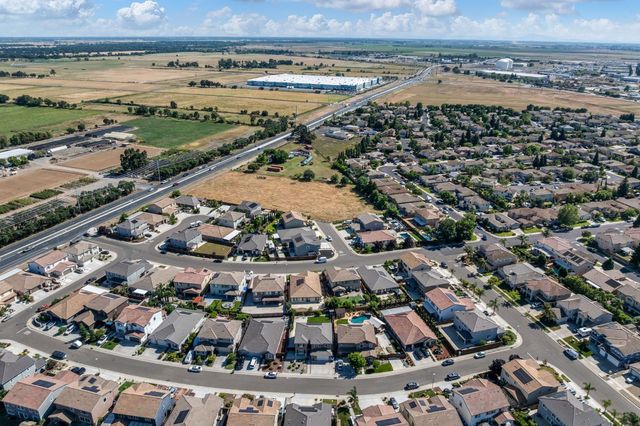 9518 Bryan Hall Way, Elk Grove, CA 95624