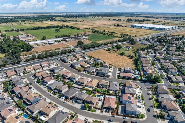 9518 Bryan Hall Way, Elk Grove, CA 95624